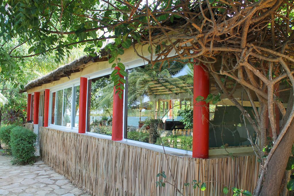 Lampsar Lodge Ndiongo Exteriör bild
